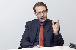 Giuliano Racioppi : «Les partis politiques veulent conserver leur pouvoir»
