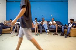 Des réfugiés plus surveillés